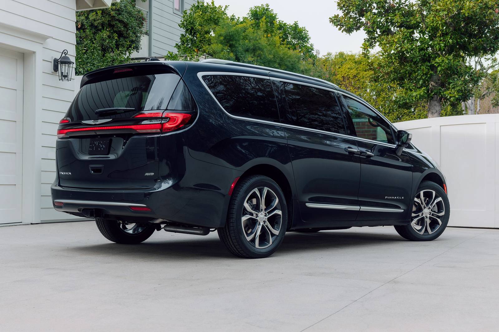 2025 Chrysler Pacifica exterior FQ