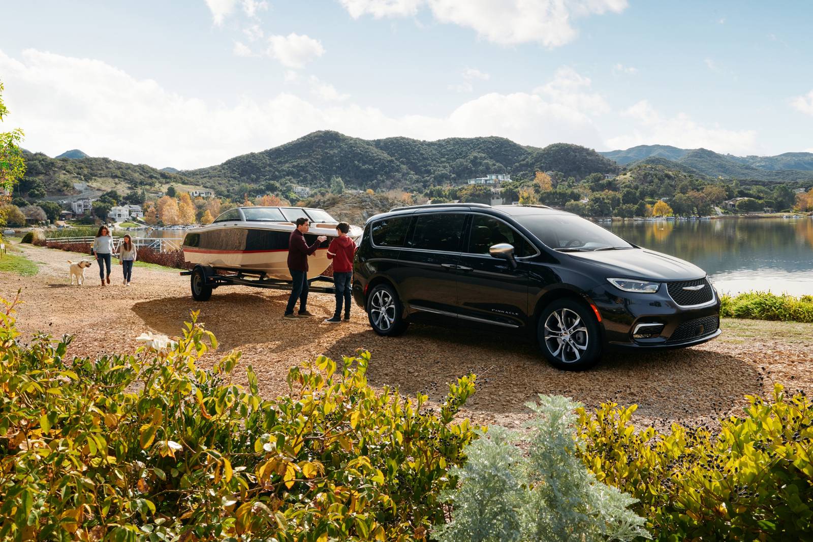 2025 Chrysler Pacifica exterior LIFE1