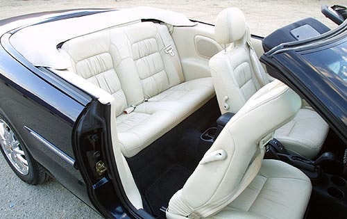 2001 Chrysler Sebring interior RI