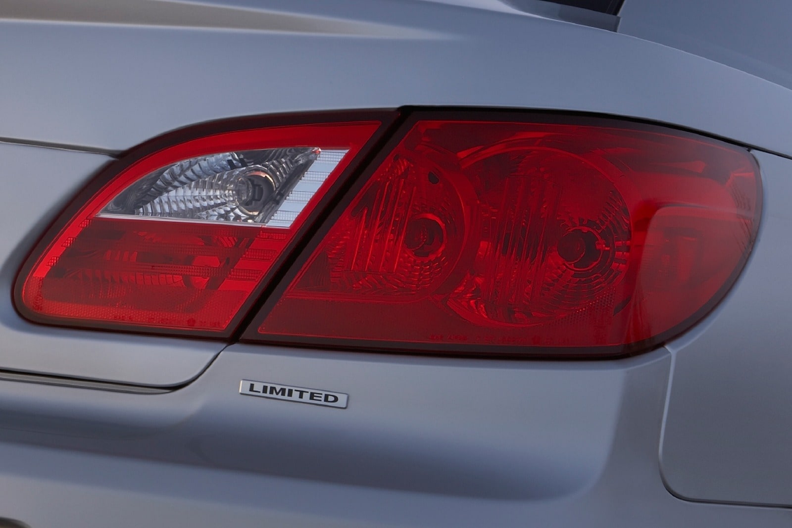 2010 Chrysler Sebring exterior EDETAIL