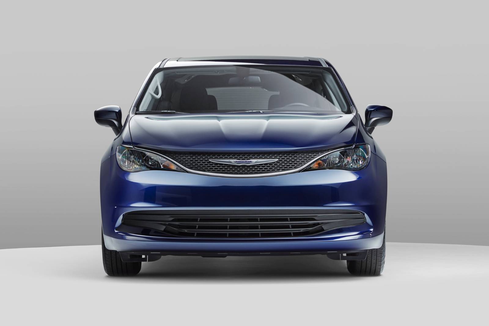 2020 Chrysler Voyager exterior F