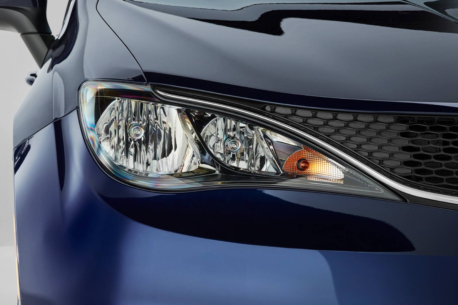 2020 Chrysler Voyager exterior EDETAIL