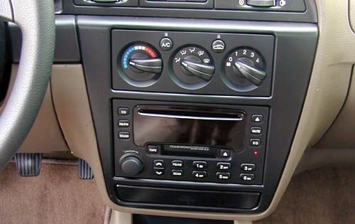 2000 Daewoo Nubira interior CC