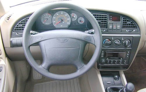 2000 Daewoo Nubira interior I