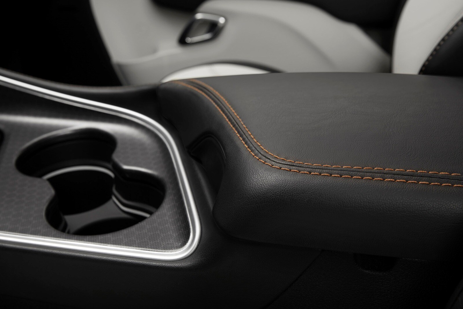 2015 Dodge Challenger interior CUP