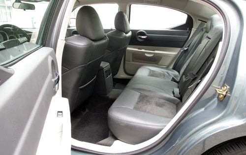 2006 Dodge Charger interior RI