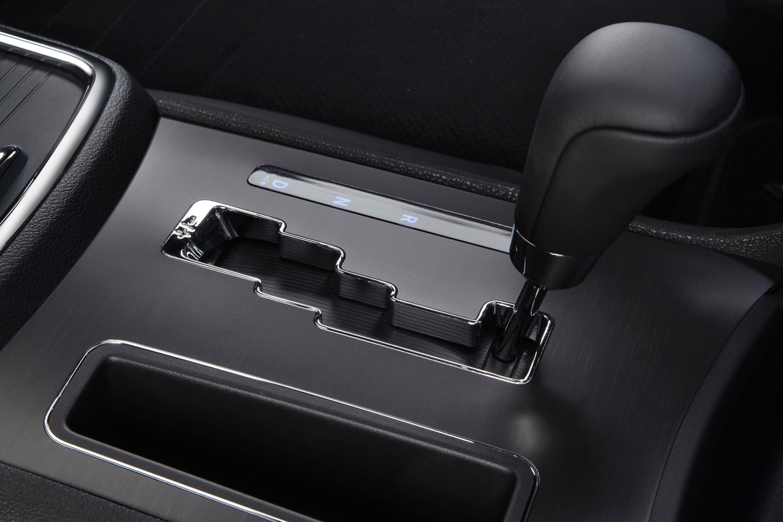 2014 Dodge Charger interior SHF