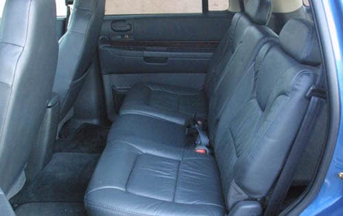2002 Dodge Durango interior RI