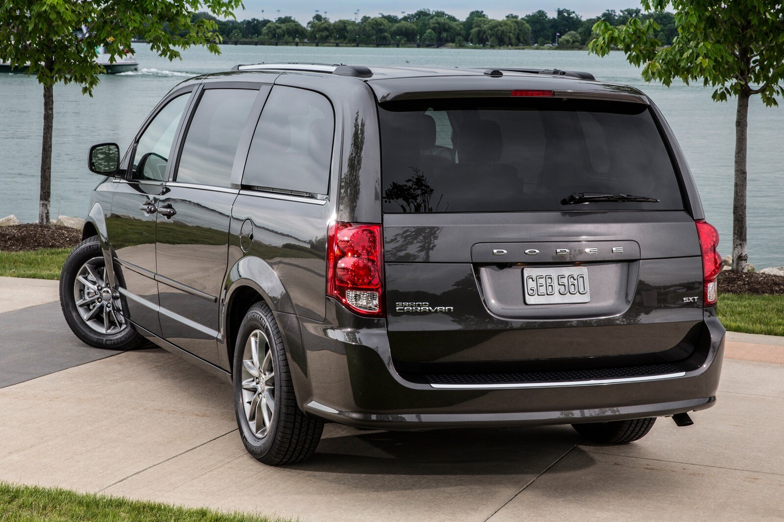 2016 Dodge Grand Caravan exterior FQ
