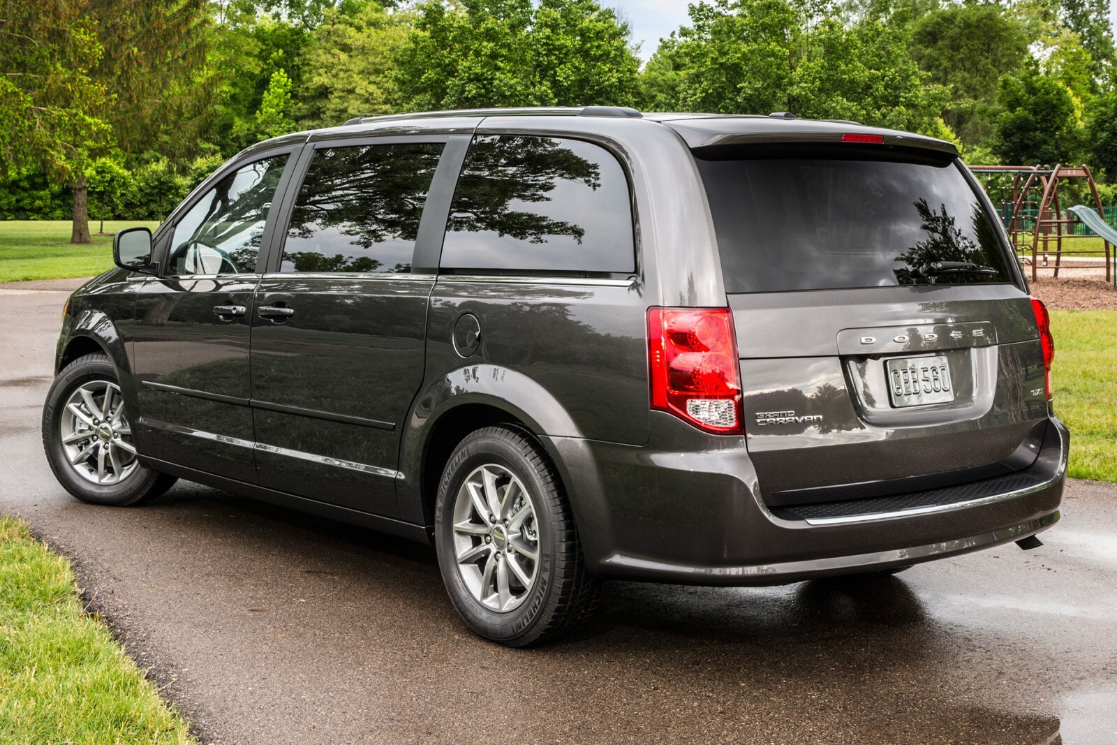 2016 Dodge Grand Caravan exterior RQ