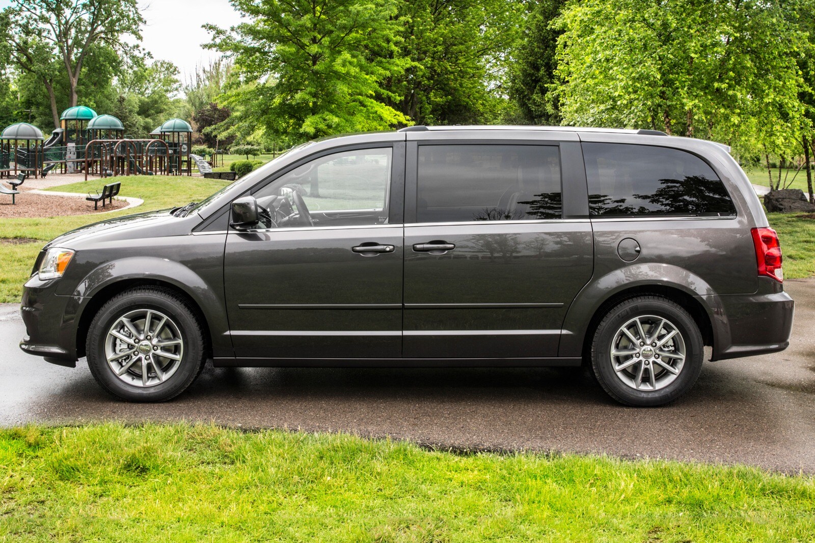 2017 Dodge Grand Caravan exterior FQ