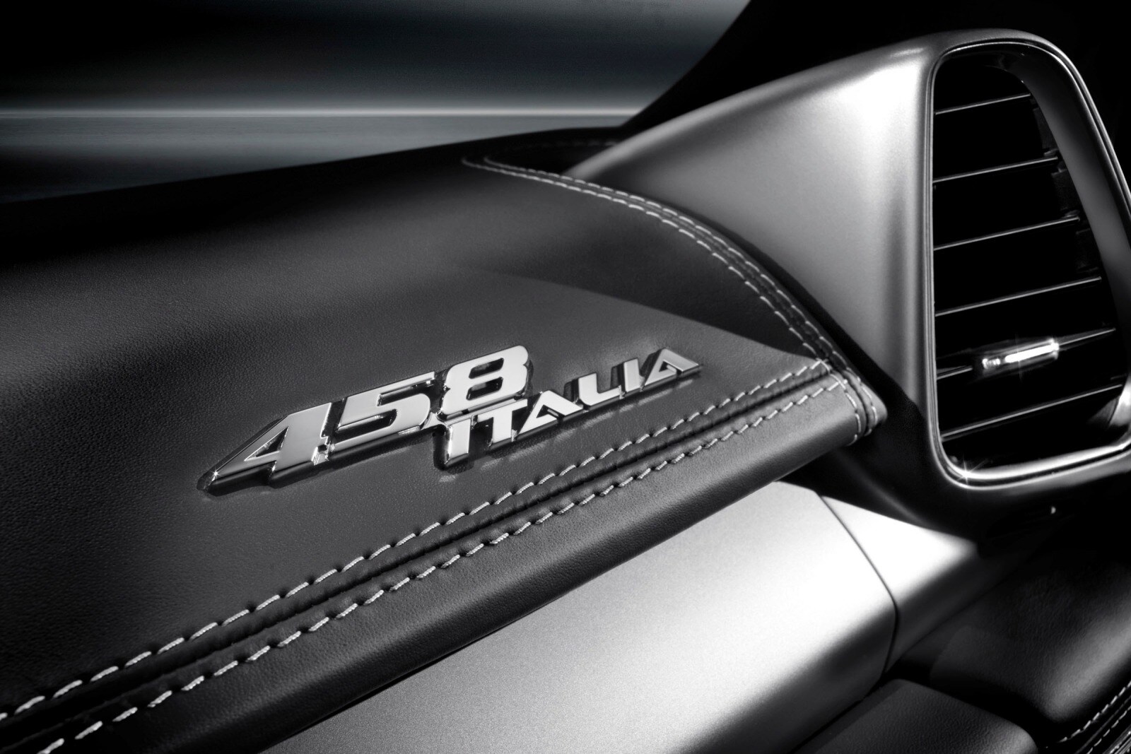 2011 Ferrari 458 Italia interior DETAIL