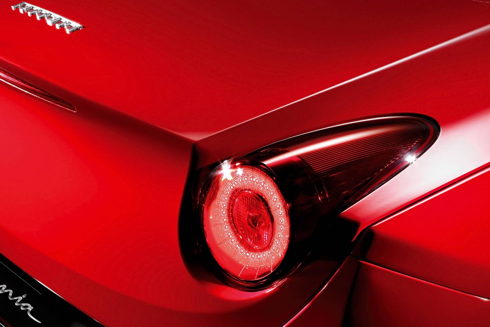 2012 Ferrari California exterior EDETAIL