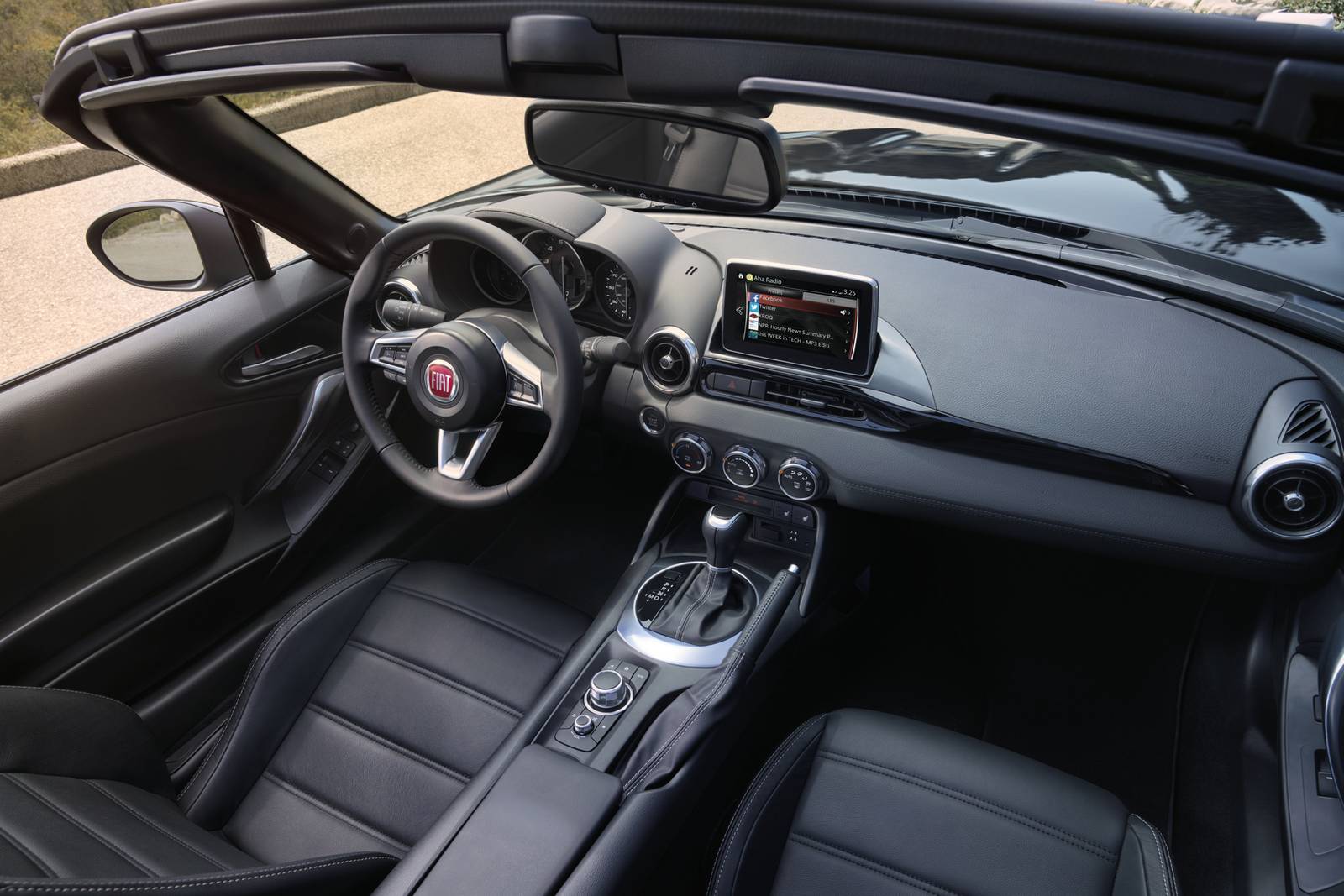 2018 FIAT 124 Spider interior D
