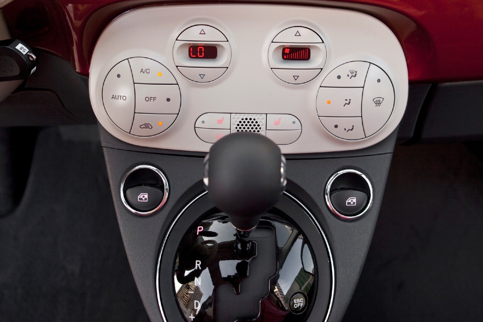 2012 Fiat 500 interior SHF