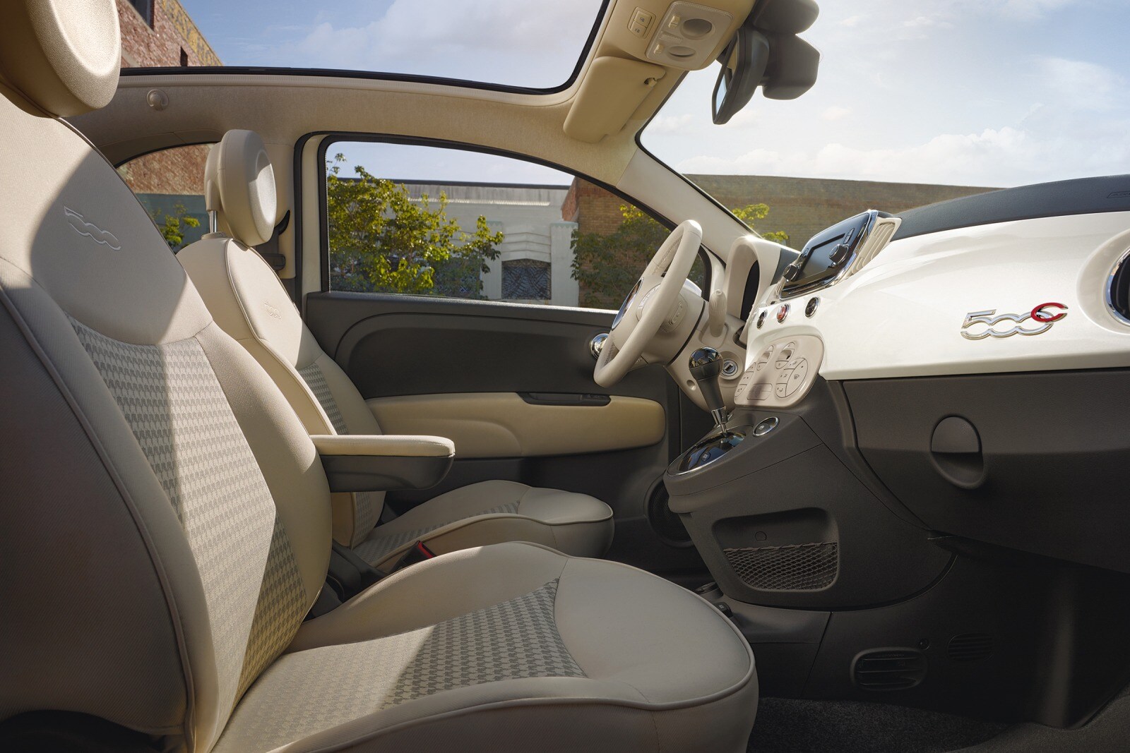 2016 Fiat 500 interior I