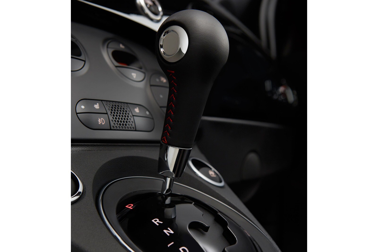 2017 Fiat 500 interior SHF