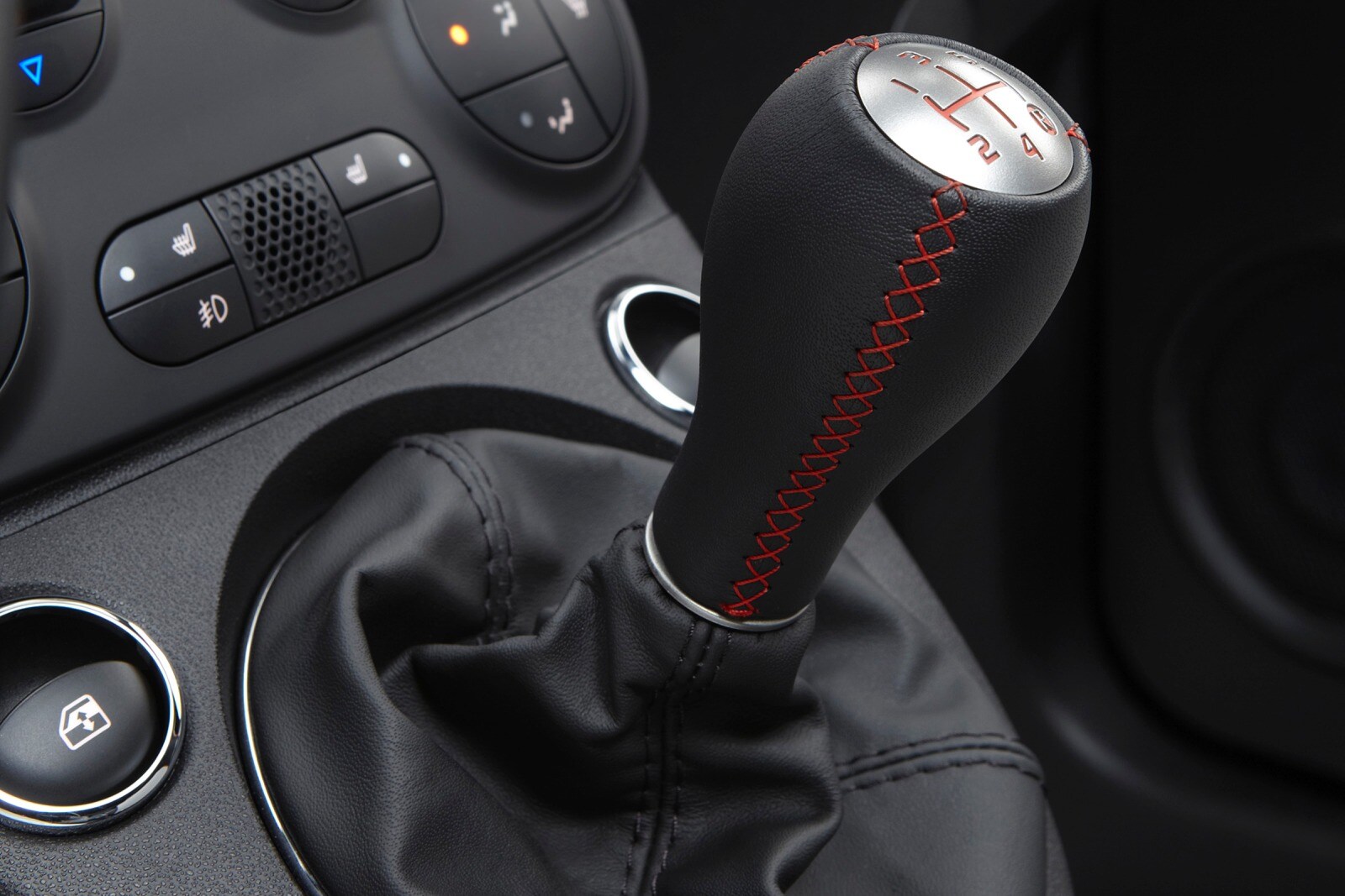 2017 Fiat 500 interior SHF