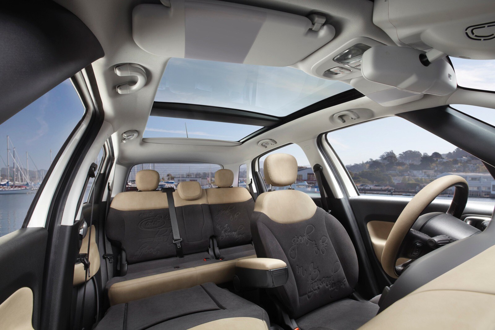 2014 Fiat 500 interior I