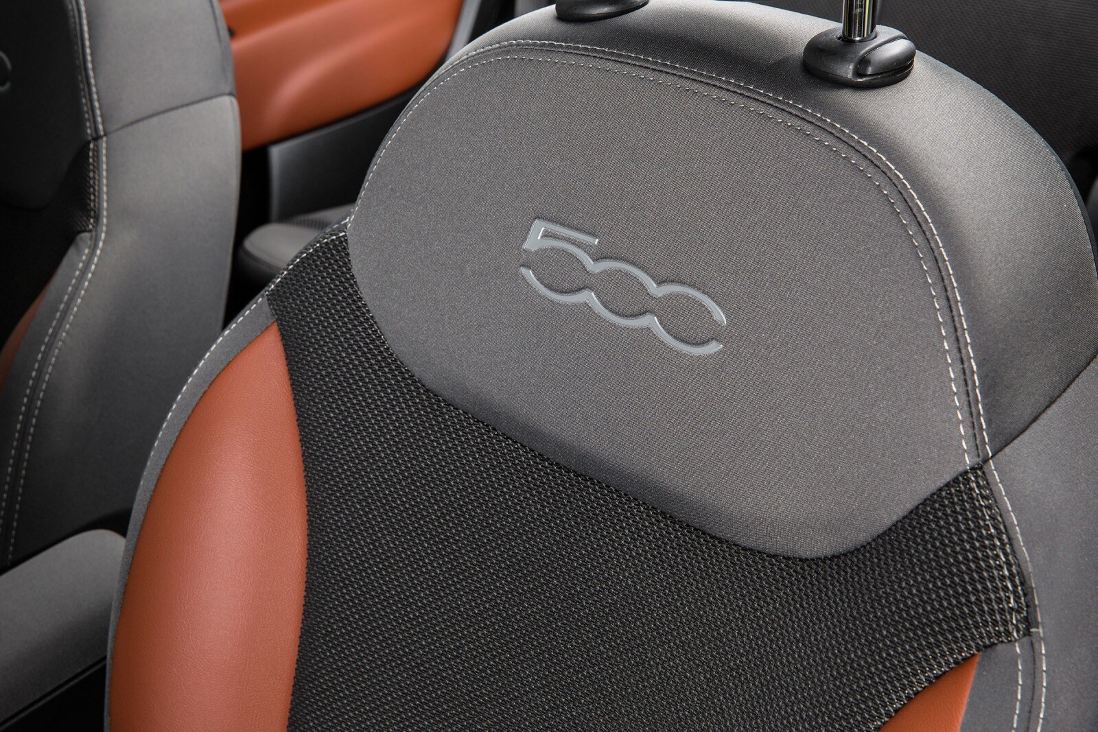 2016 Fiat 500 front safety DETAIL