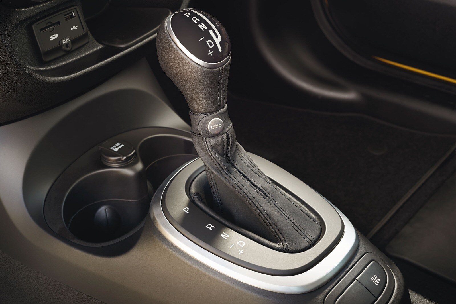 2017 Fiat 500 interior SHF