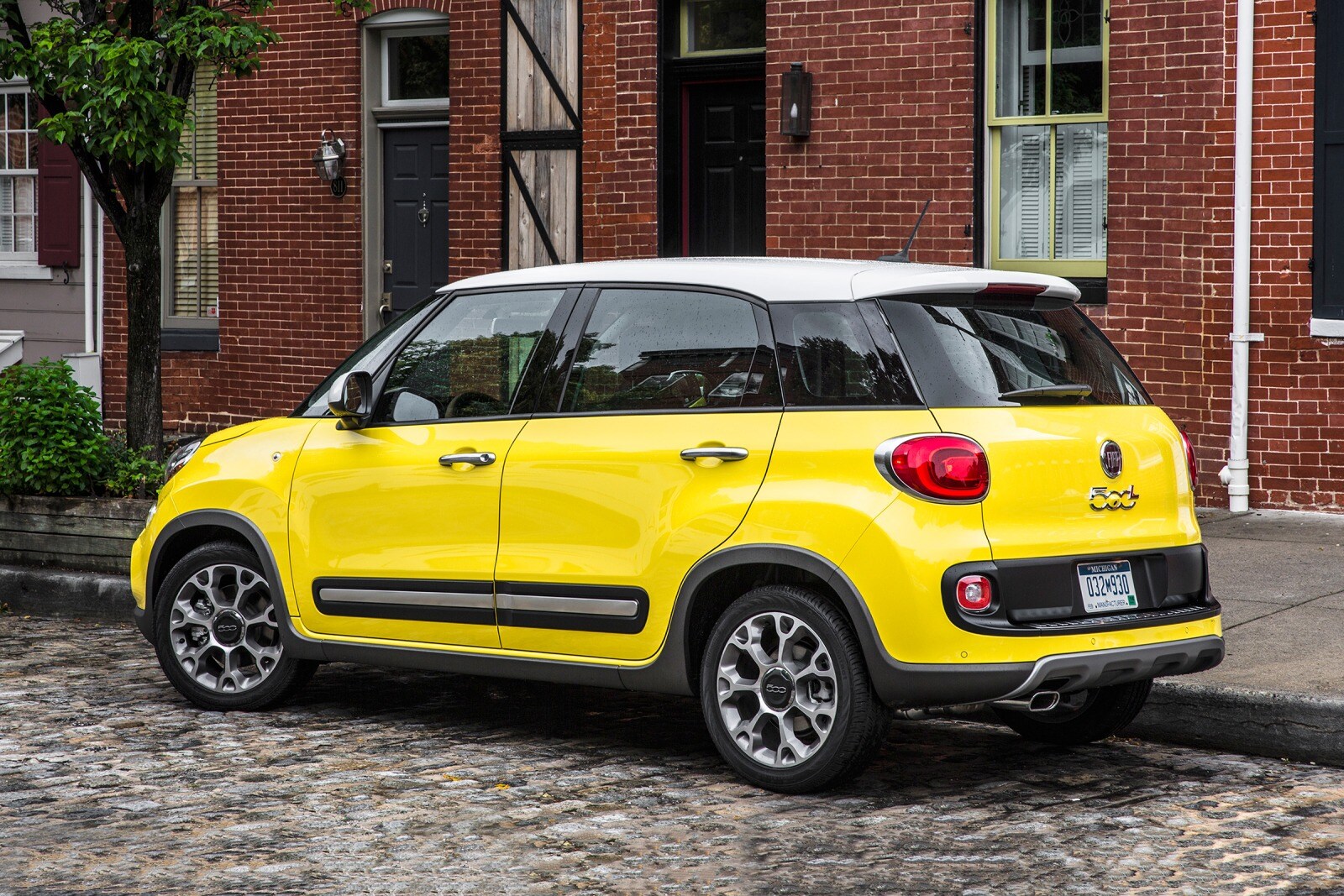 2017 Fiat 500 exterior FQ