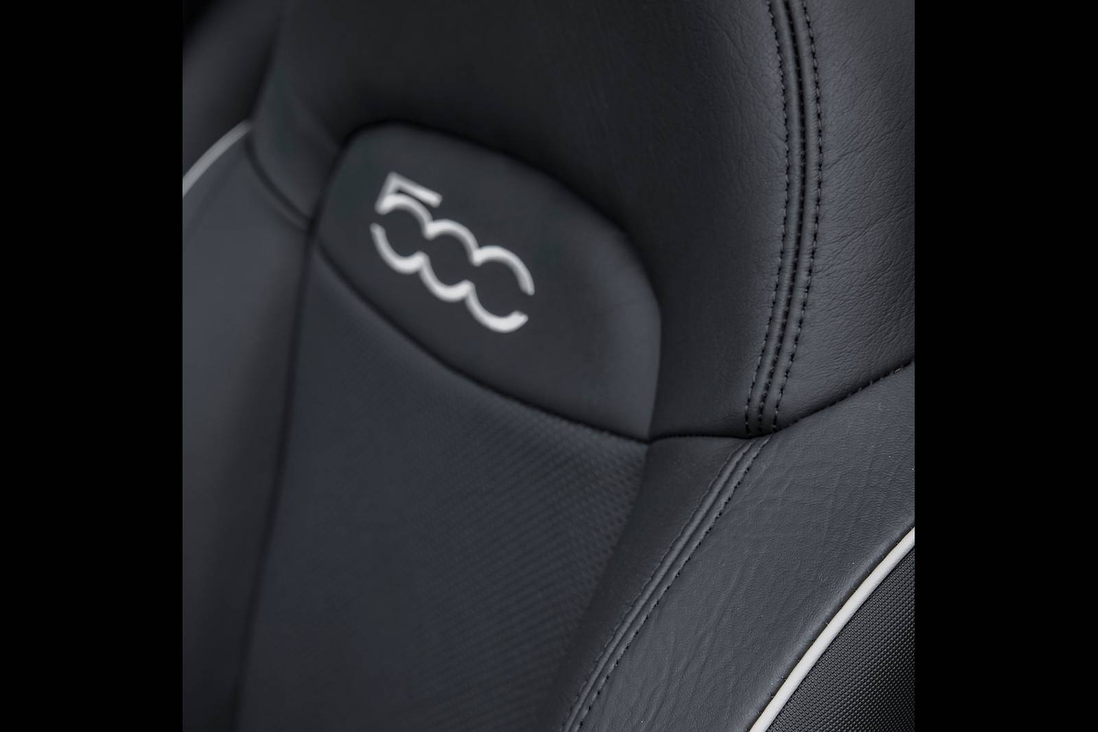 2019 FIAT 500X interior DETAIL