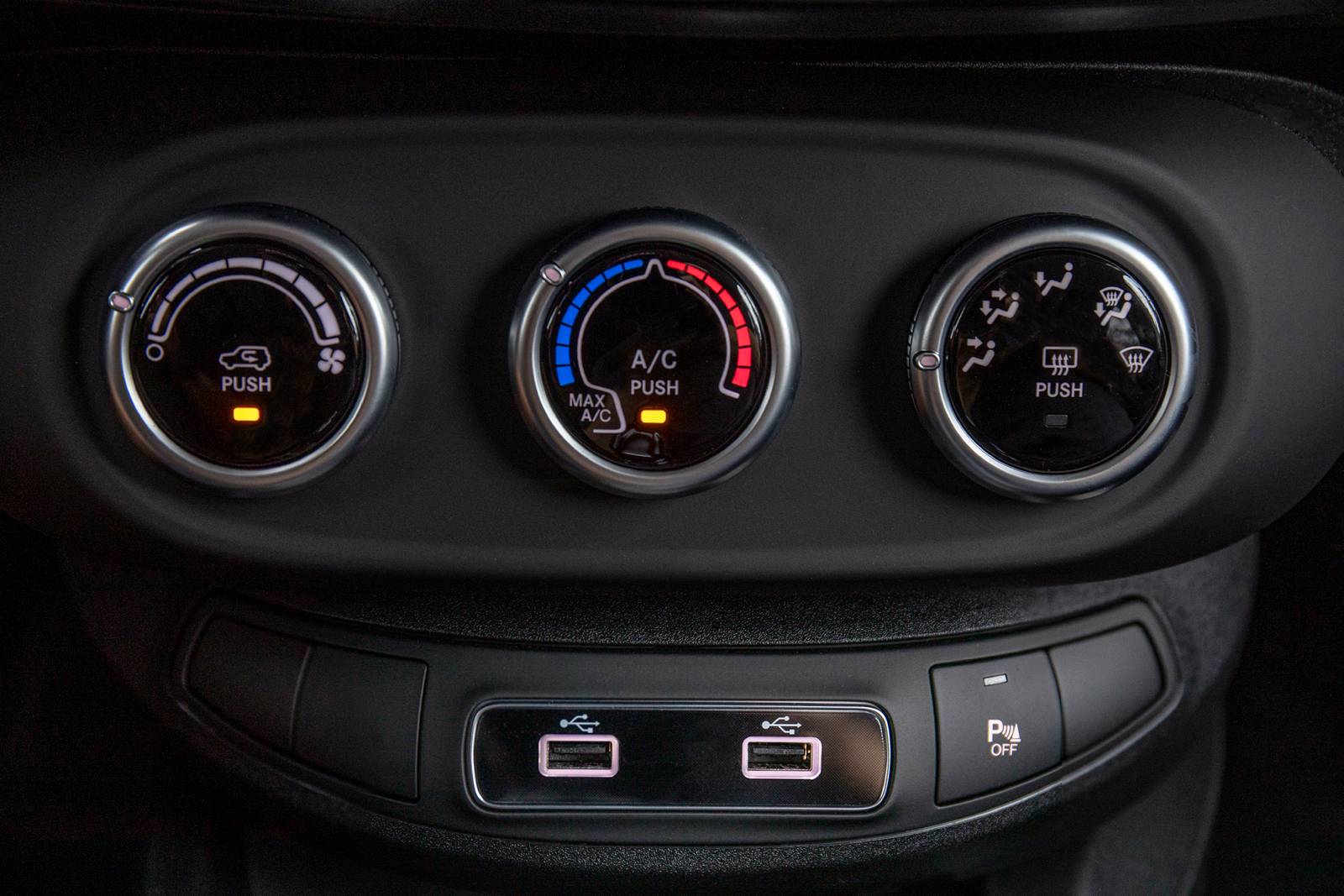 2021 Fiat 500x interior DETAIL