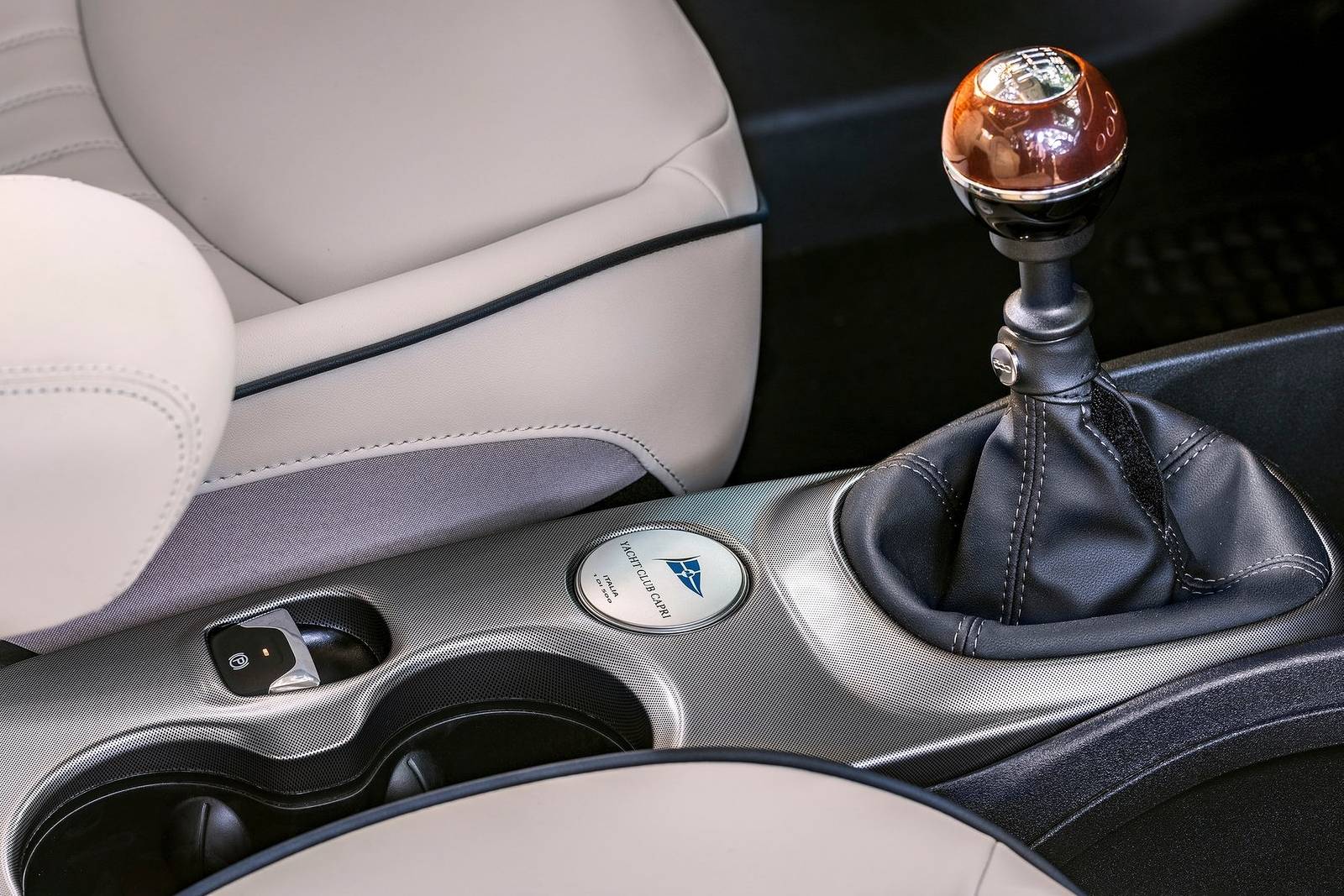 2022 Fiat 500x interior SHF