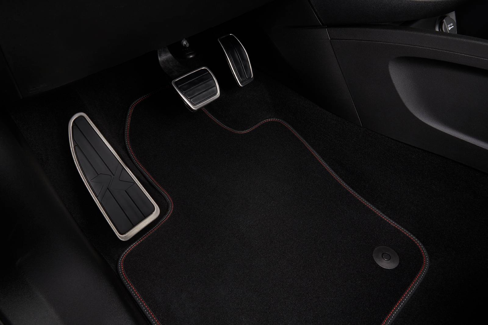 2022 Fiat 500X front safety DETAIL