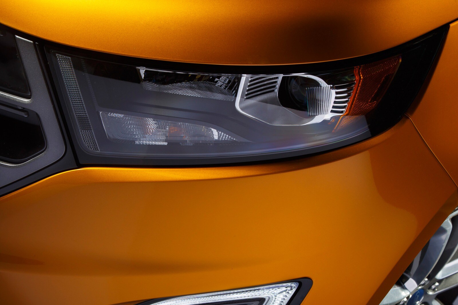 2016 Ford Edge front safety EDETAIL