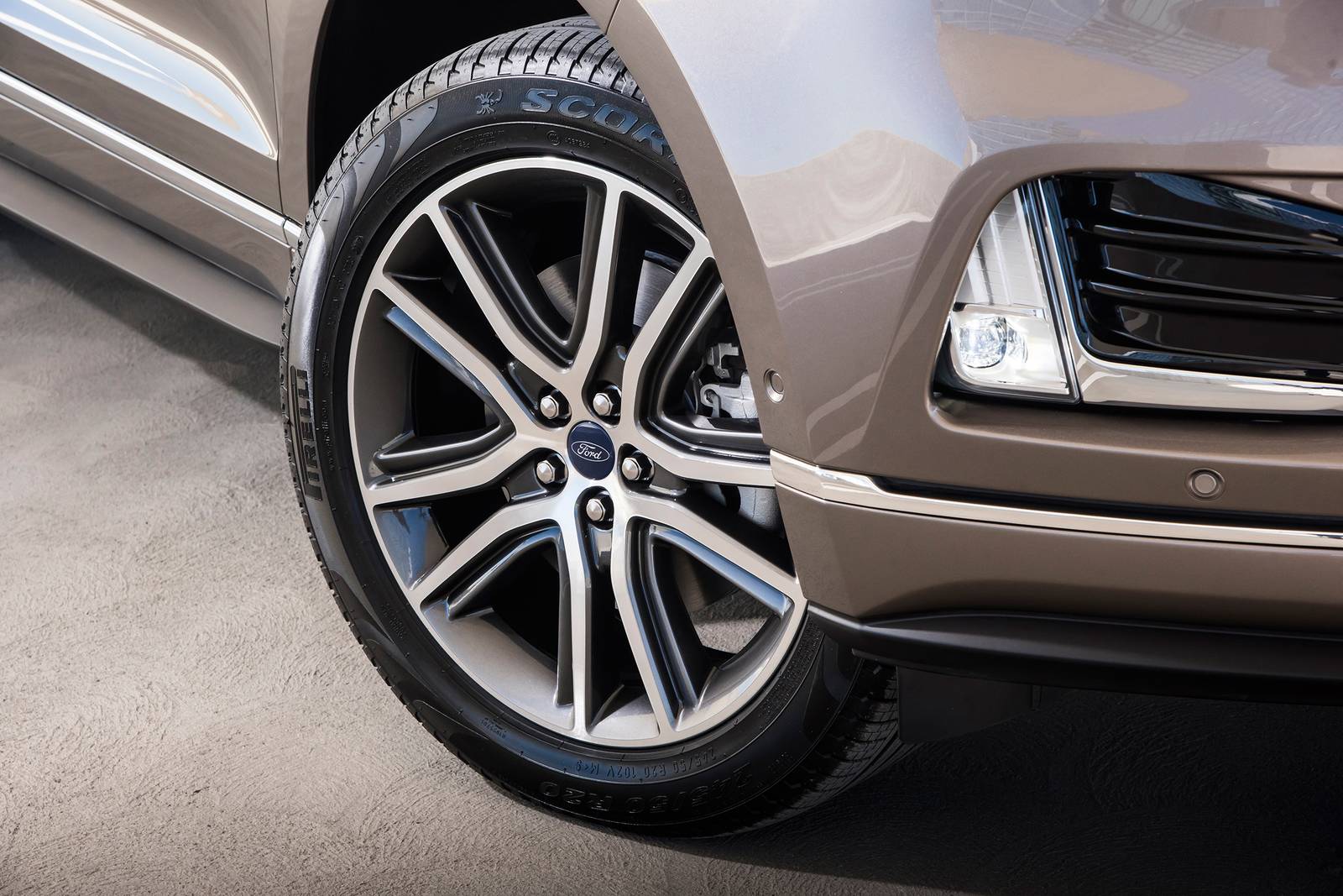 2019 Ford Edge exterior W