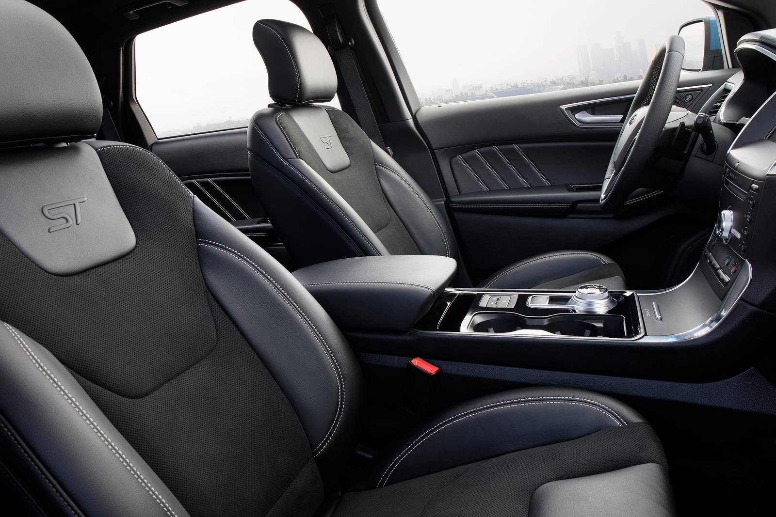 2019 Ford Edge interior I