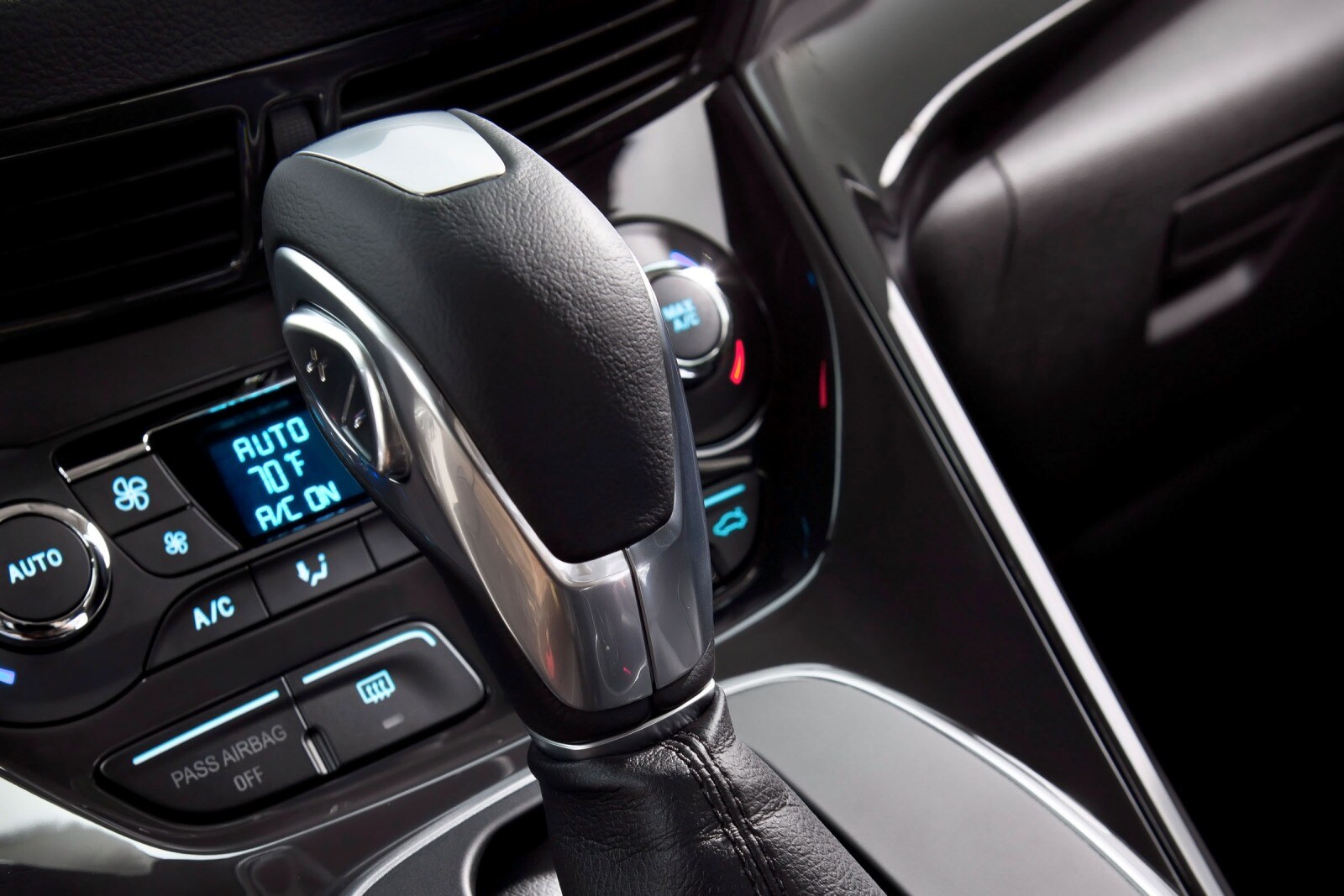 2014 Ford Escape interior SHF