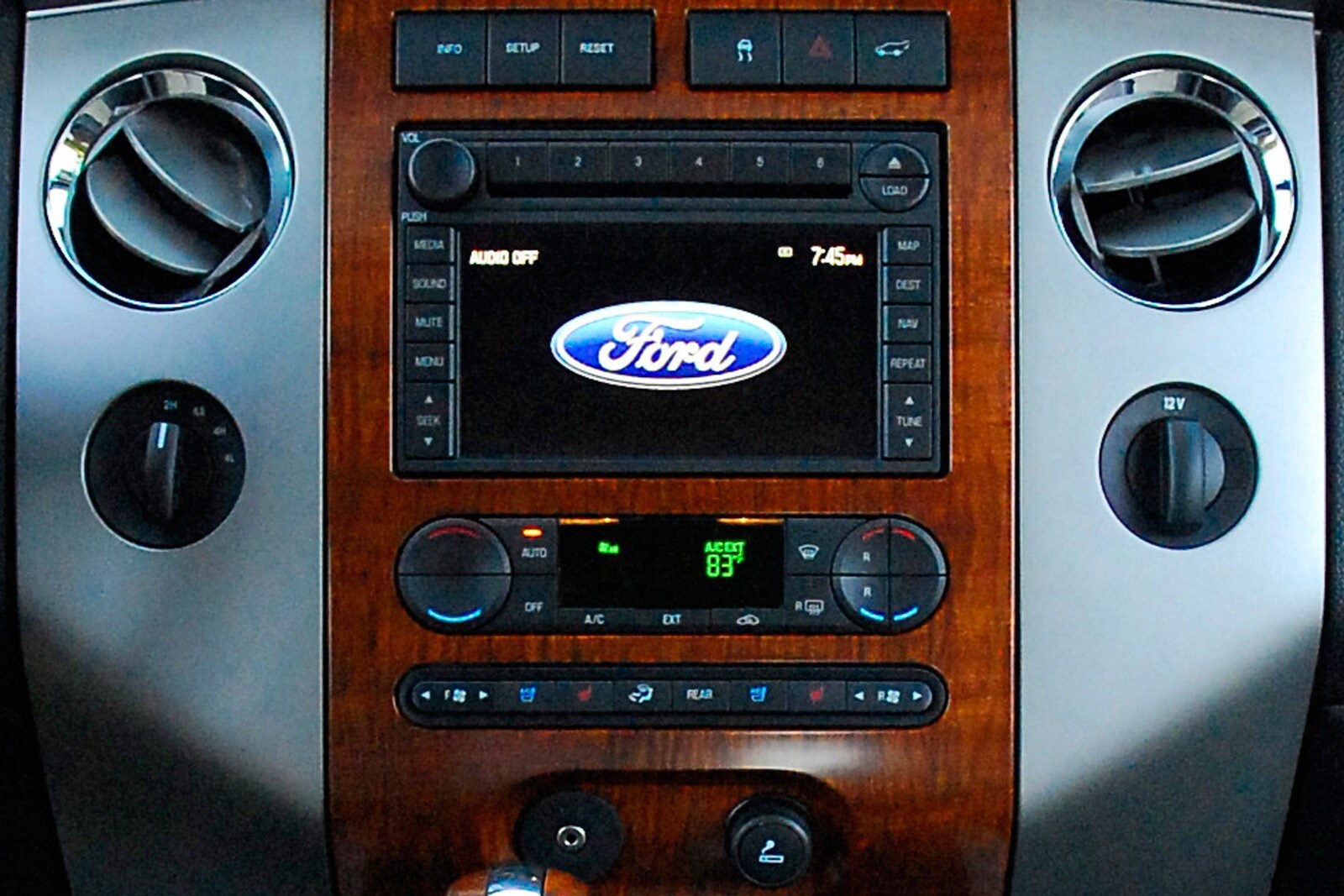2009 Ford Expedition EL interior CC