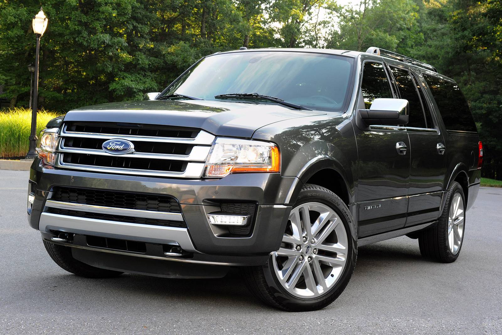 2016 Ford Expedition EL Platinum 4dr SUV Exterior Shown