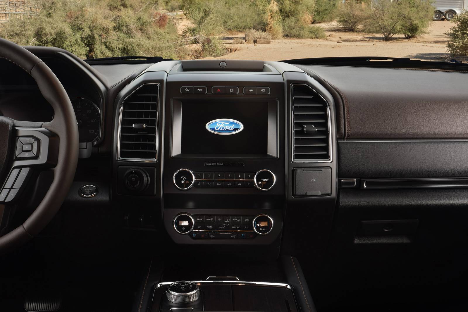 2021 Ford Expedition interior CC