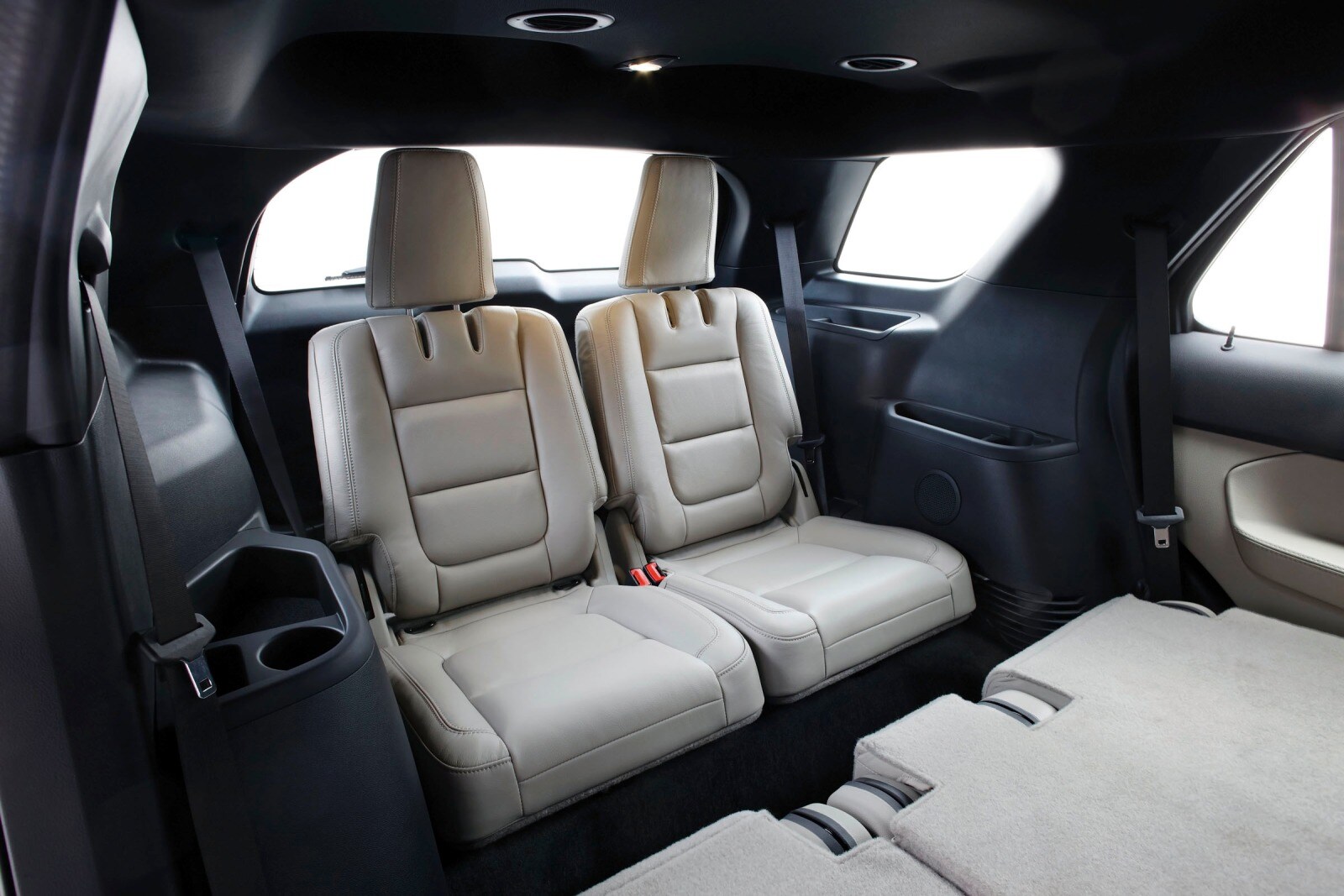 2013 Ford Explorer interior RI