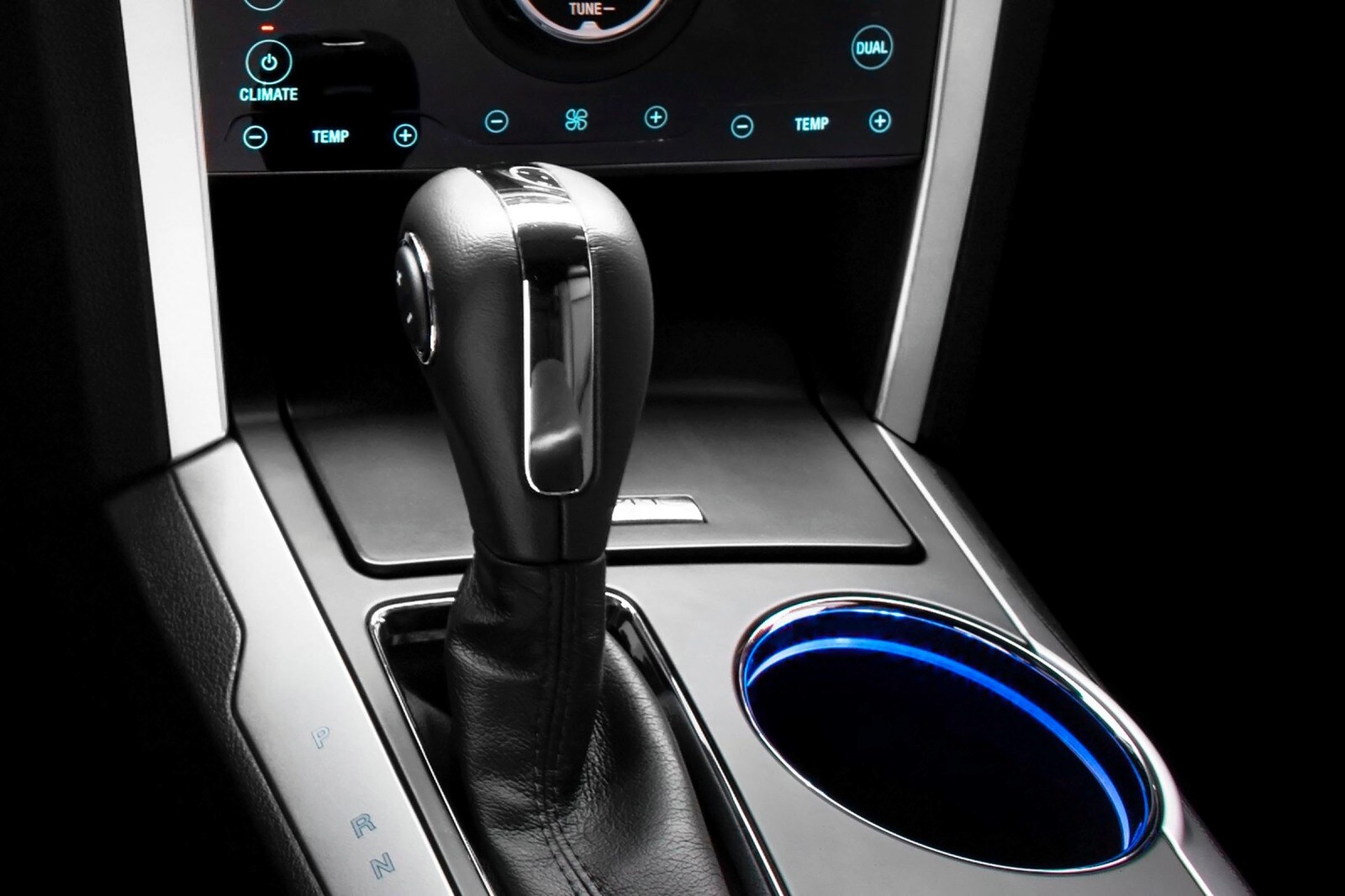 2013 Ford Explorer interior SHF