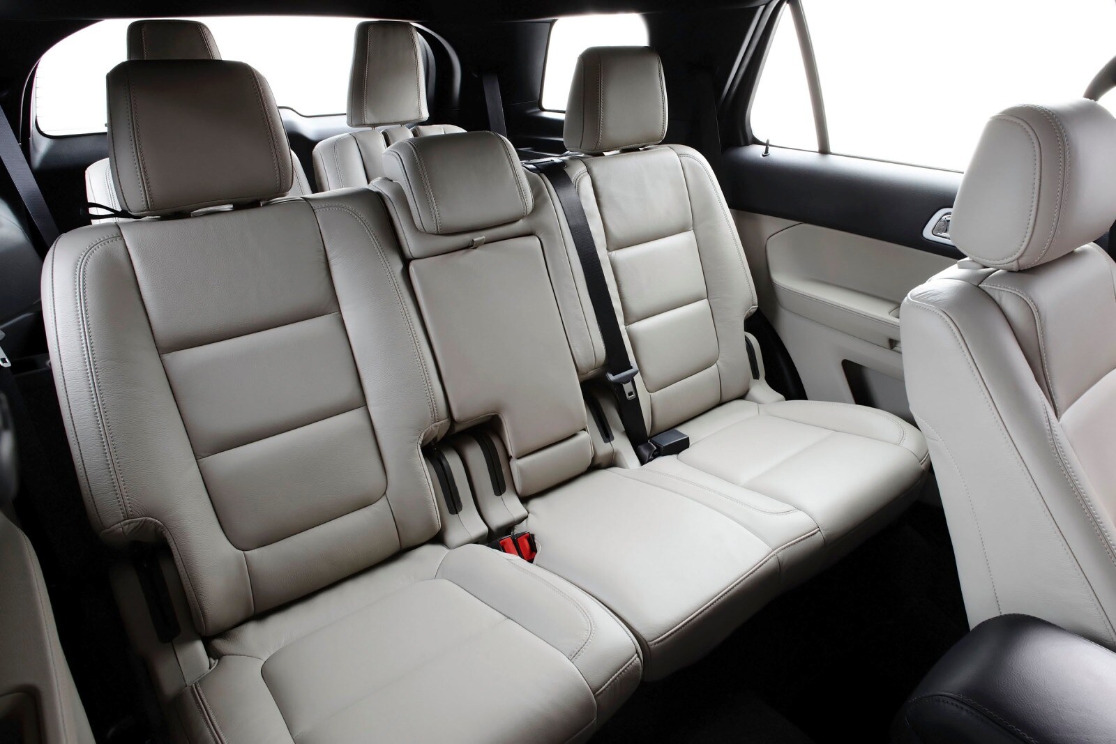 2013 Ford Explorer interior RI