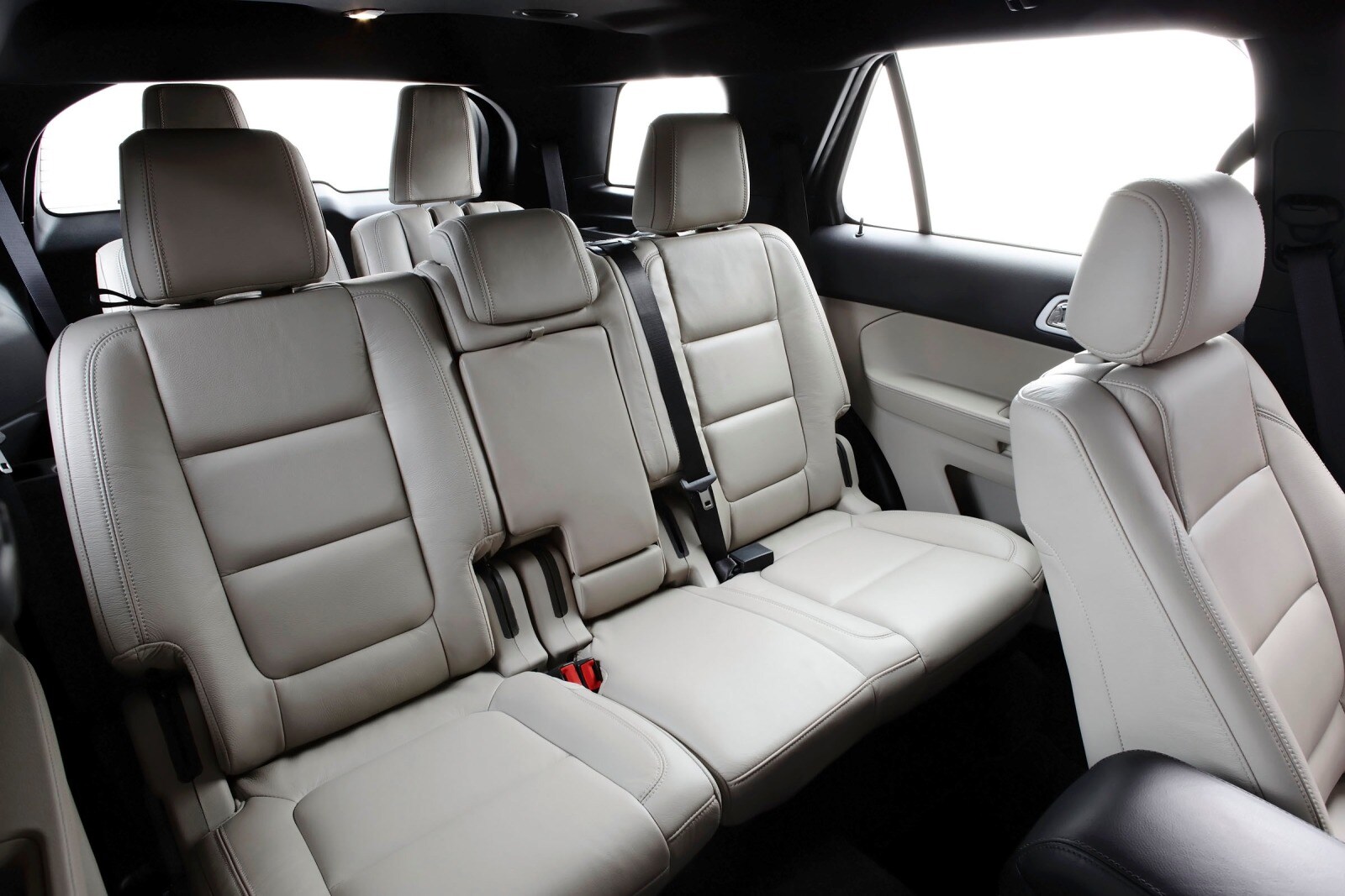2014 Ford Explorer interior RI
