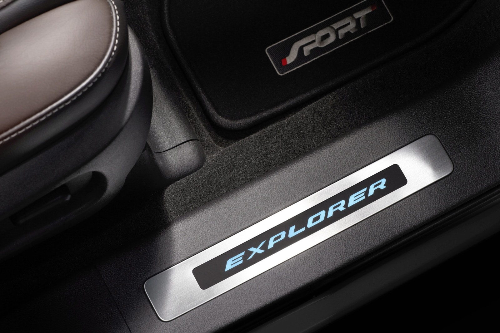 2014 Ford Explorer front safety DETAIL