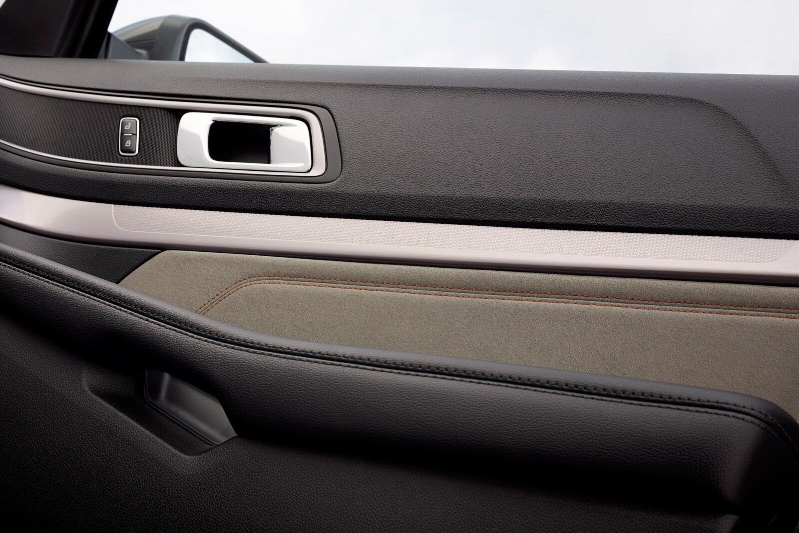 2017 Ford Explorer front safety DETAIL