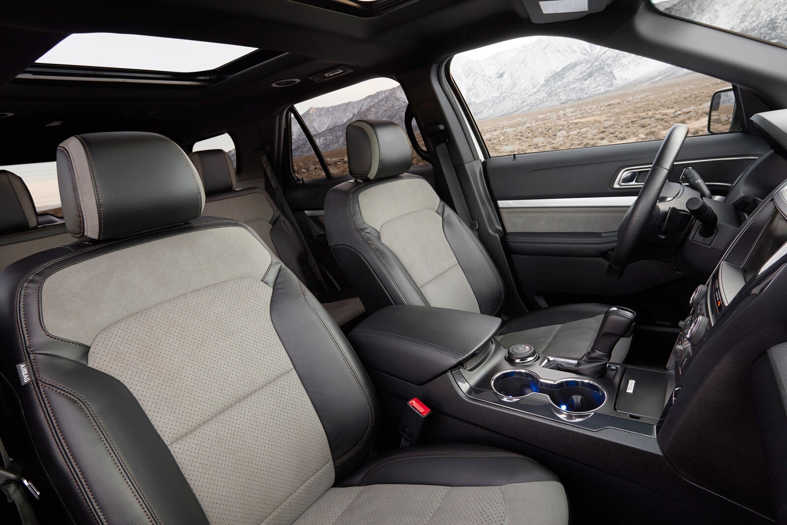 2017 Ford Explorer interior I