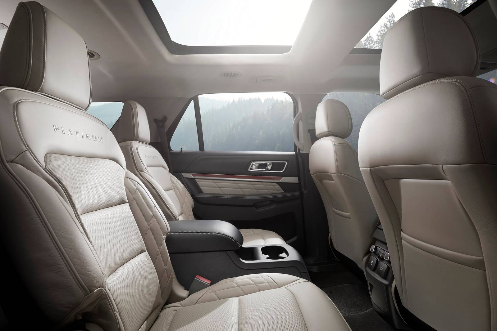 2018 Ford Explorer interior RI