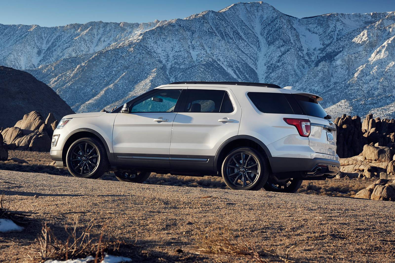 2018 Ford Explorer exterior FQ
