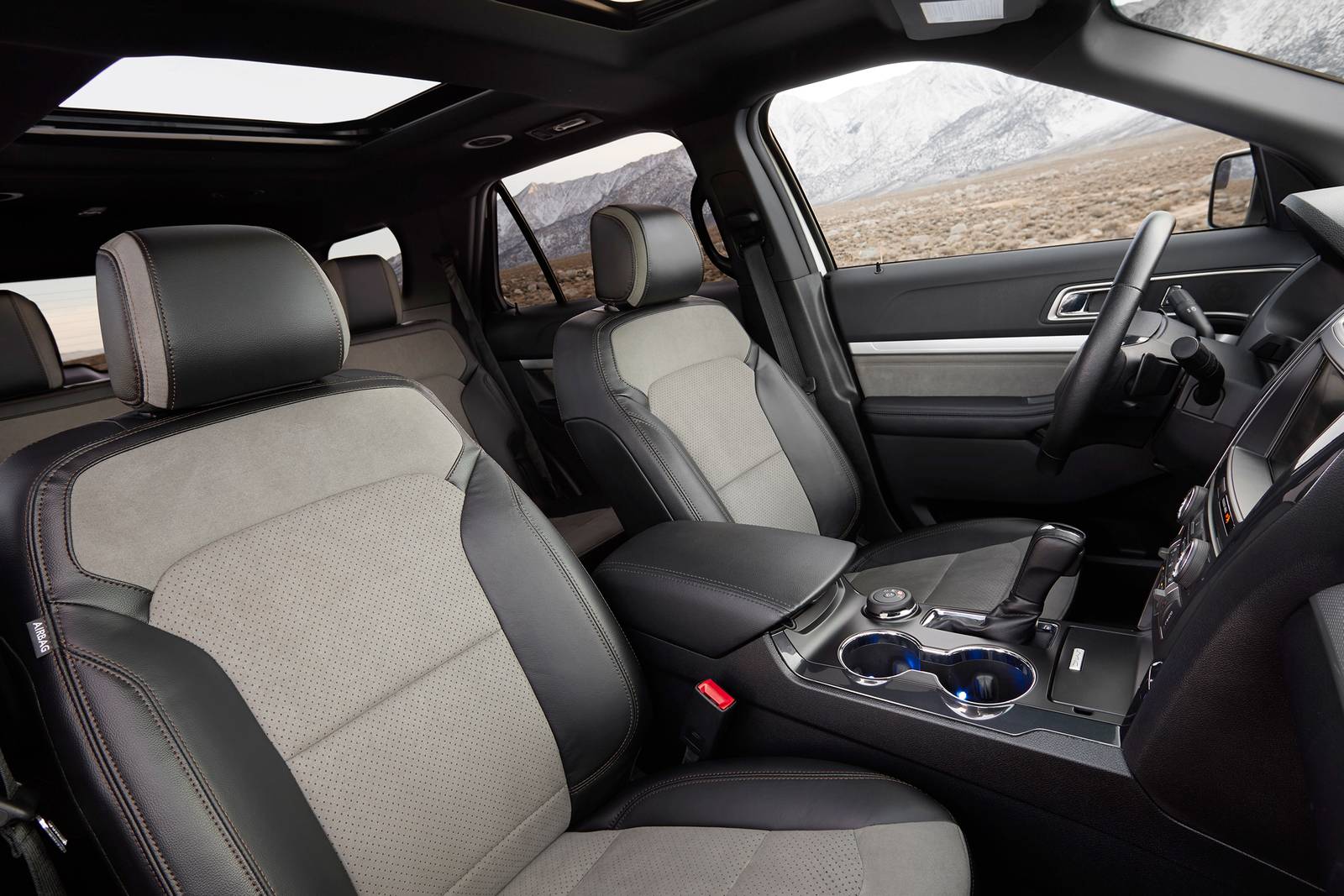 2018 Ford Explorer interior I
