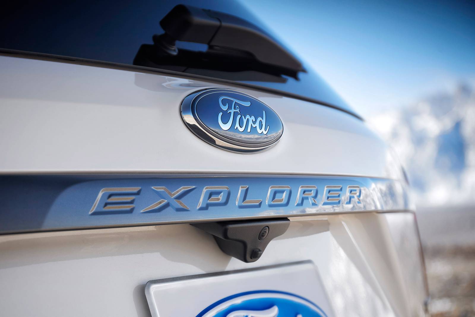 2018 Ford Explorer exterior RBDG