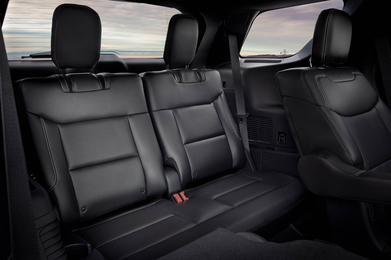2021 Ford Explorer interior RI