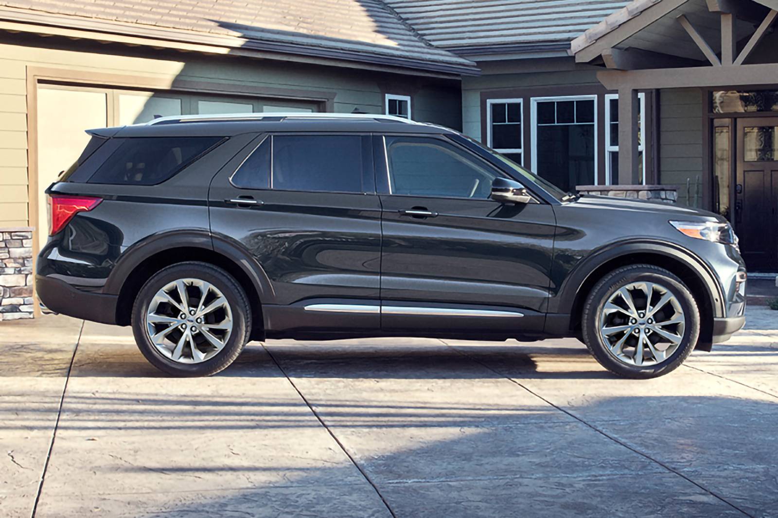 2021 Ford Explorer exterior S
